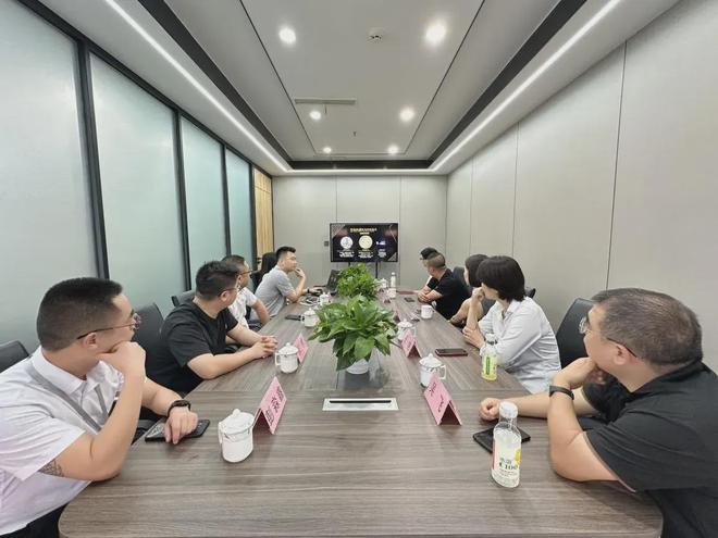 成都深呼吸副總經(jīng)理曾小剛率隊到訪裕景盛世傳媒，深化新媒體運營合作